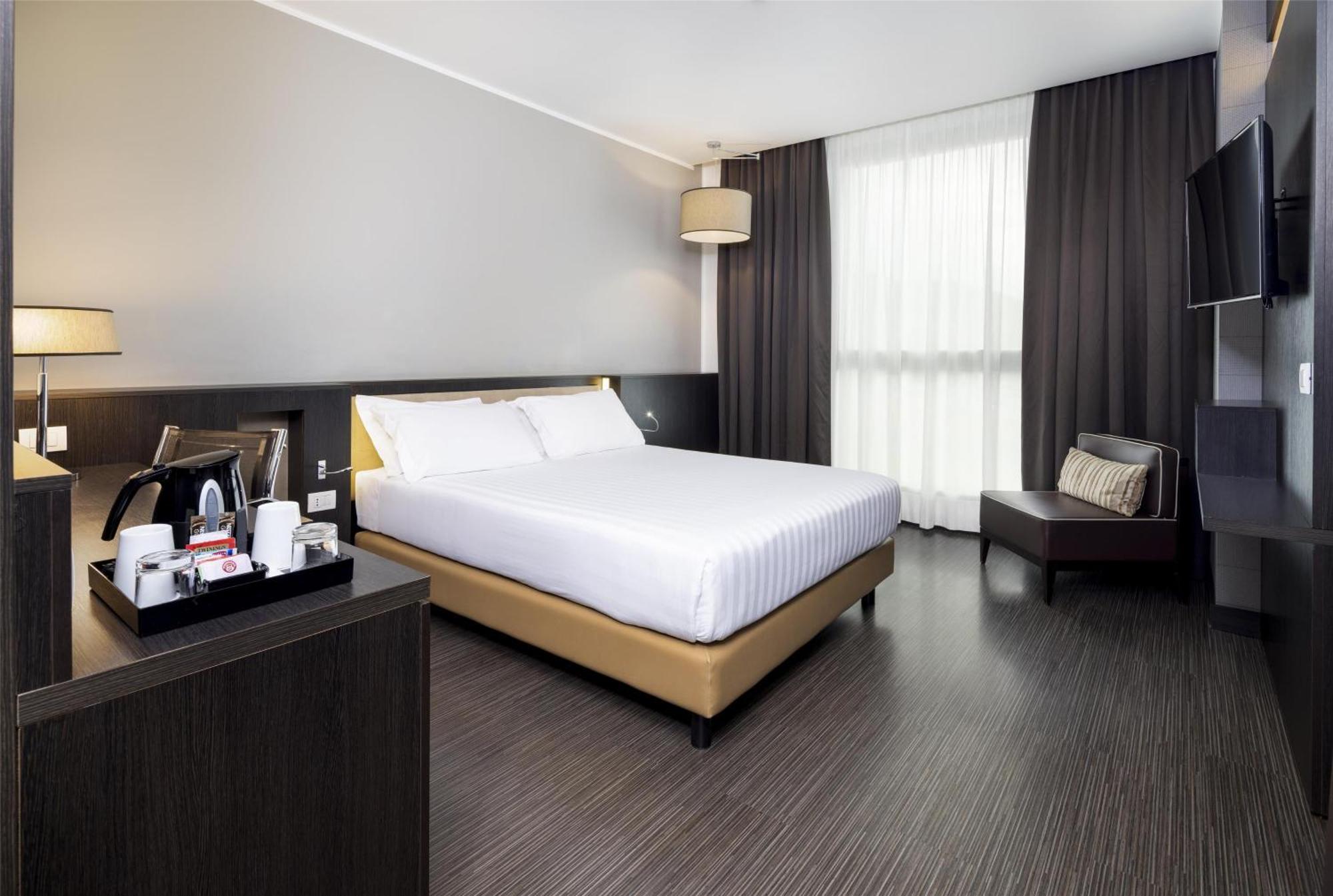 Standard Queen Room Queen Bed Non-Smoking,1706827231:JPEG